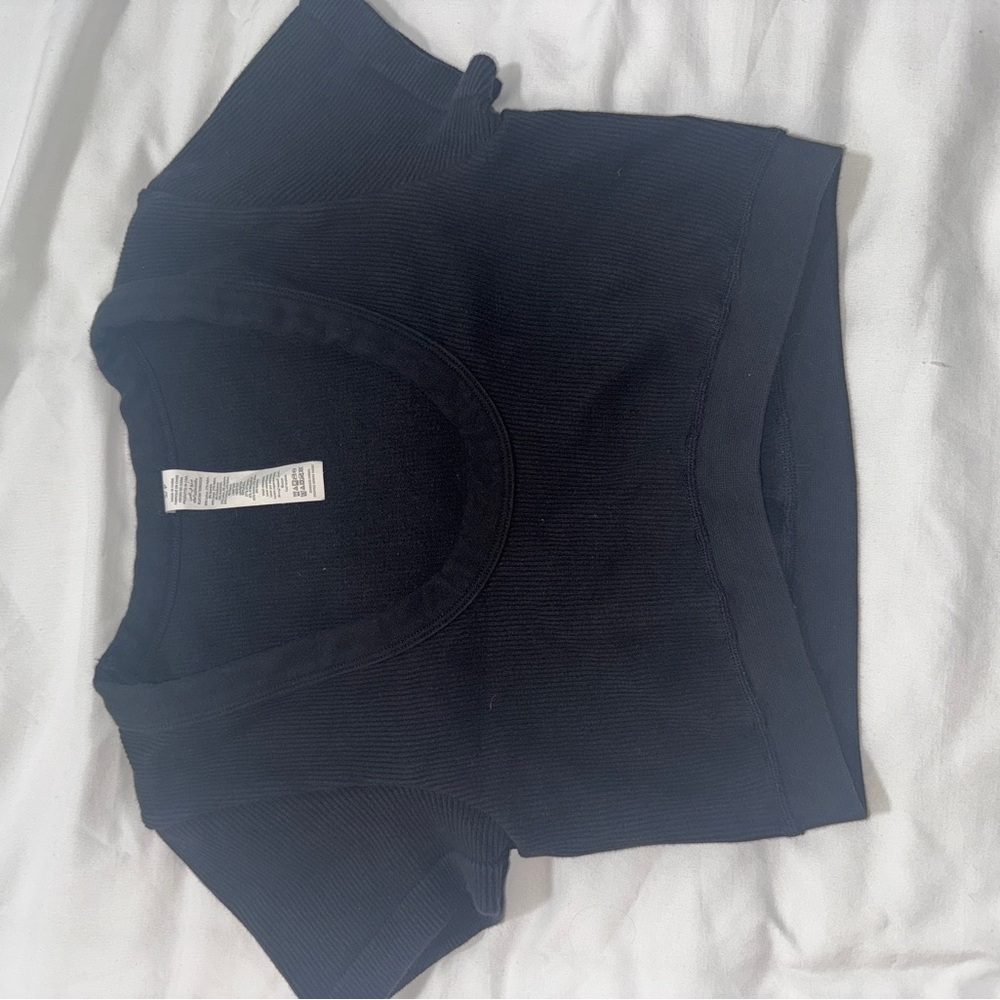 Alo Cropped Ribbed Top - Picture 3 of 4